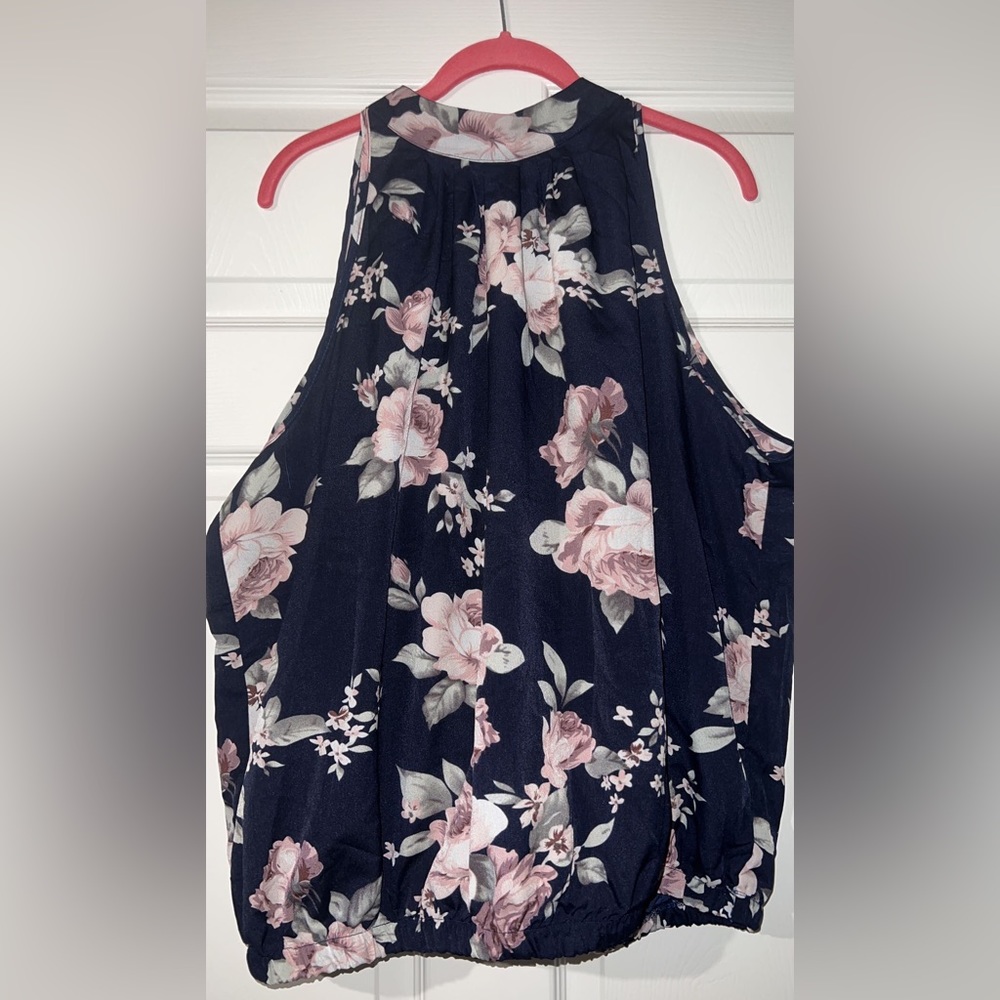 Shein Curve size 2X floral keyhole back, cinched bottom.